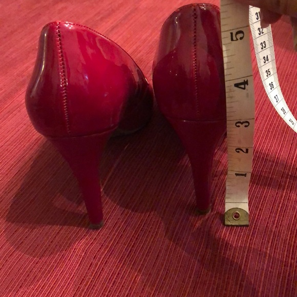 Bandolino Red Point Toe Heels in size 5.5M - Picture 5 of 11